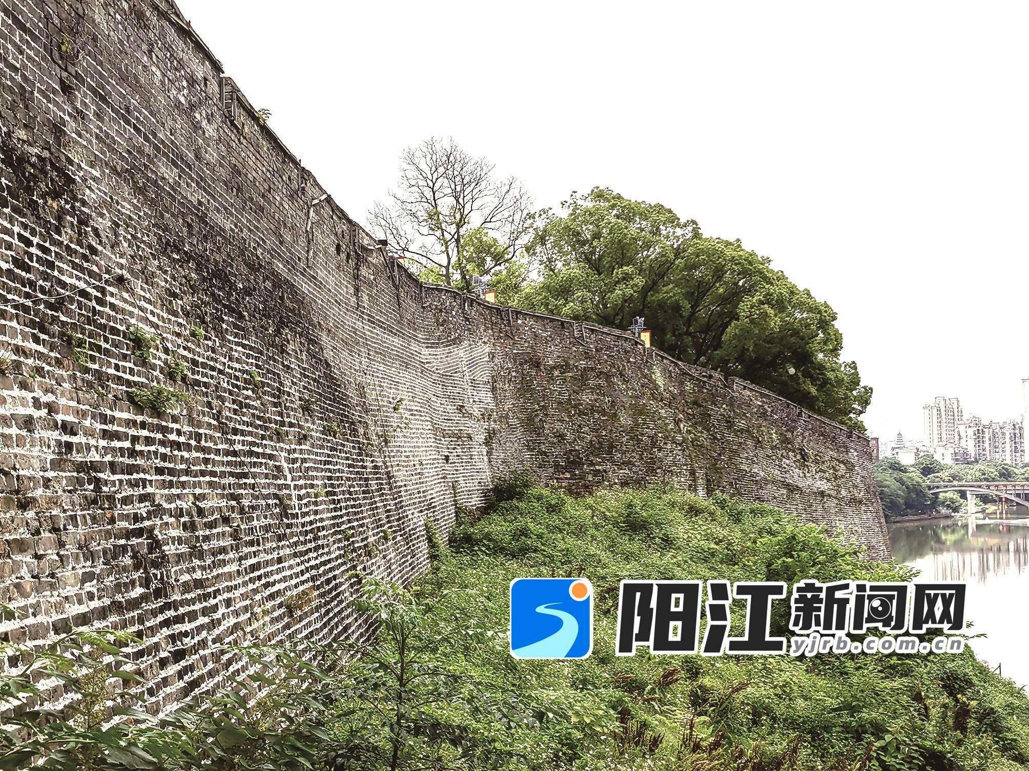 宏伟的赣州城墙,是江南保存最完整、规模最大的宋代砖城墙。