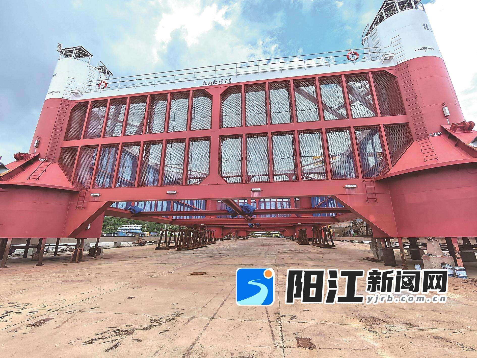“龙珠”号外部结构施工。受访者供图