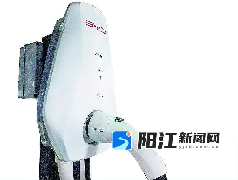 小区车库里安装的新能源车充电桩。