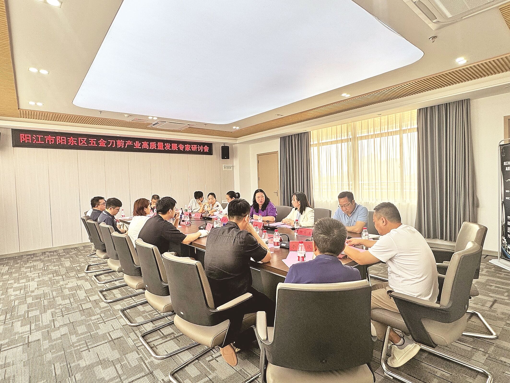 入围企业参训学员与人才孵化项目团队代表座谈。