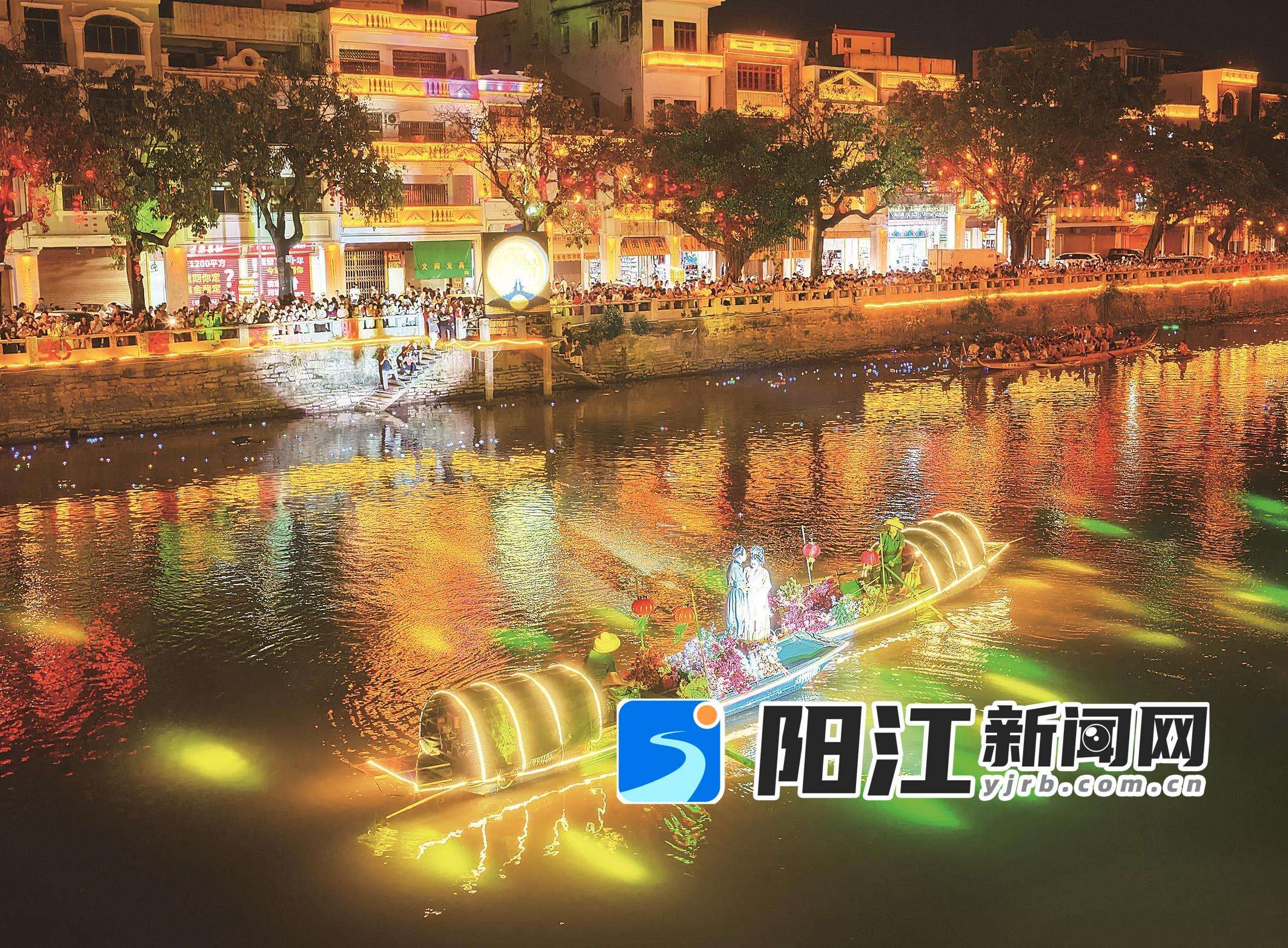 漠阳江河面上演“牛郎织女相会”的浪漫场景。梁文栋 摄