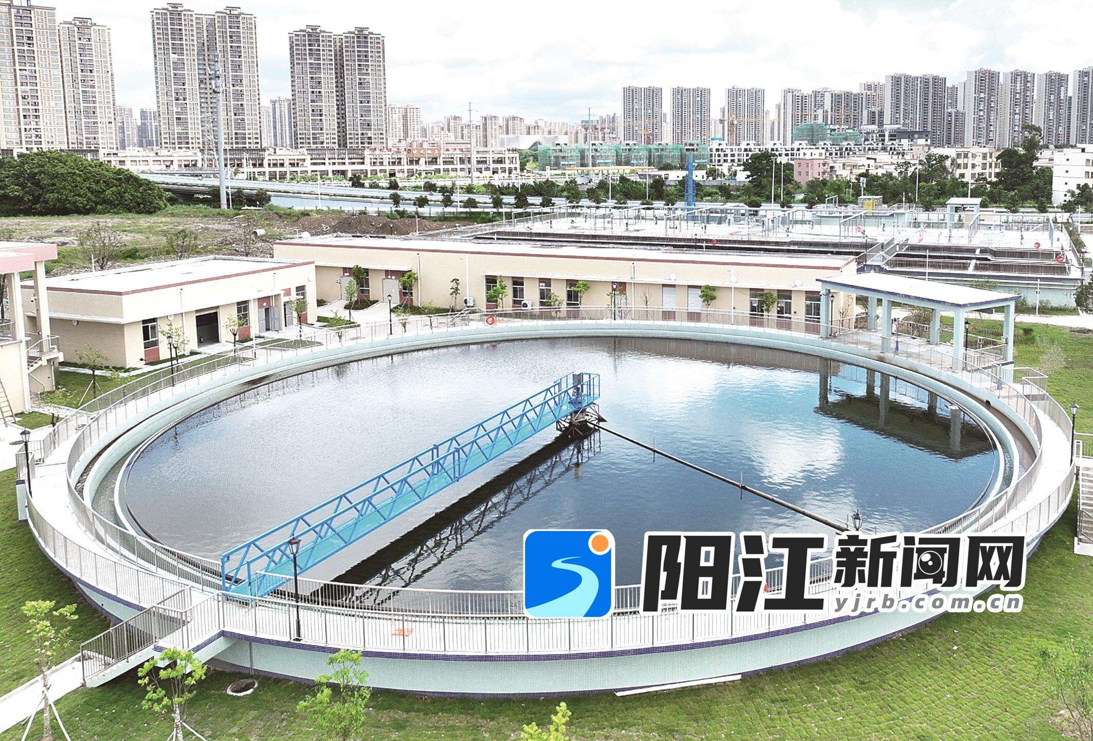 城南污水处理厂三期扩建项目二沉池。陈建华 摄