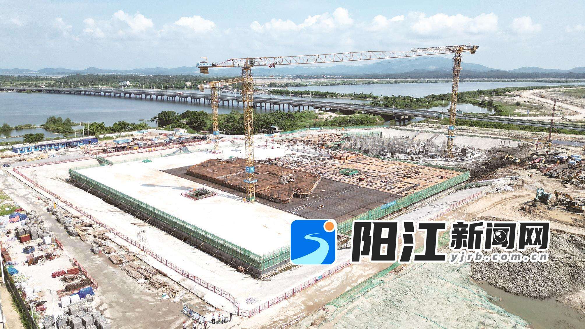 在建的海上风电产业运维基地配套基础设施工程项目。 袁荣泽 摄