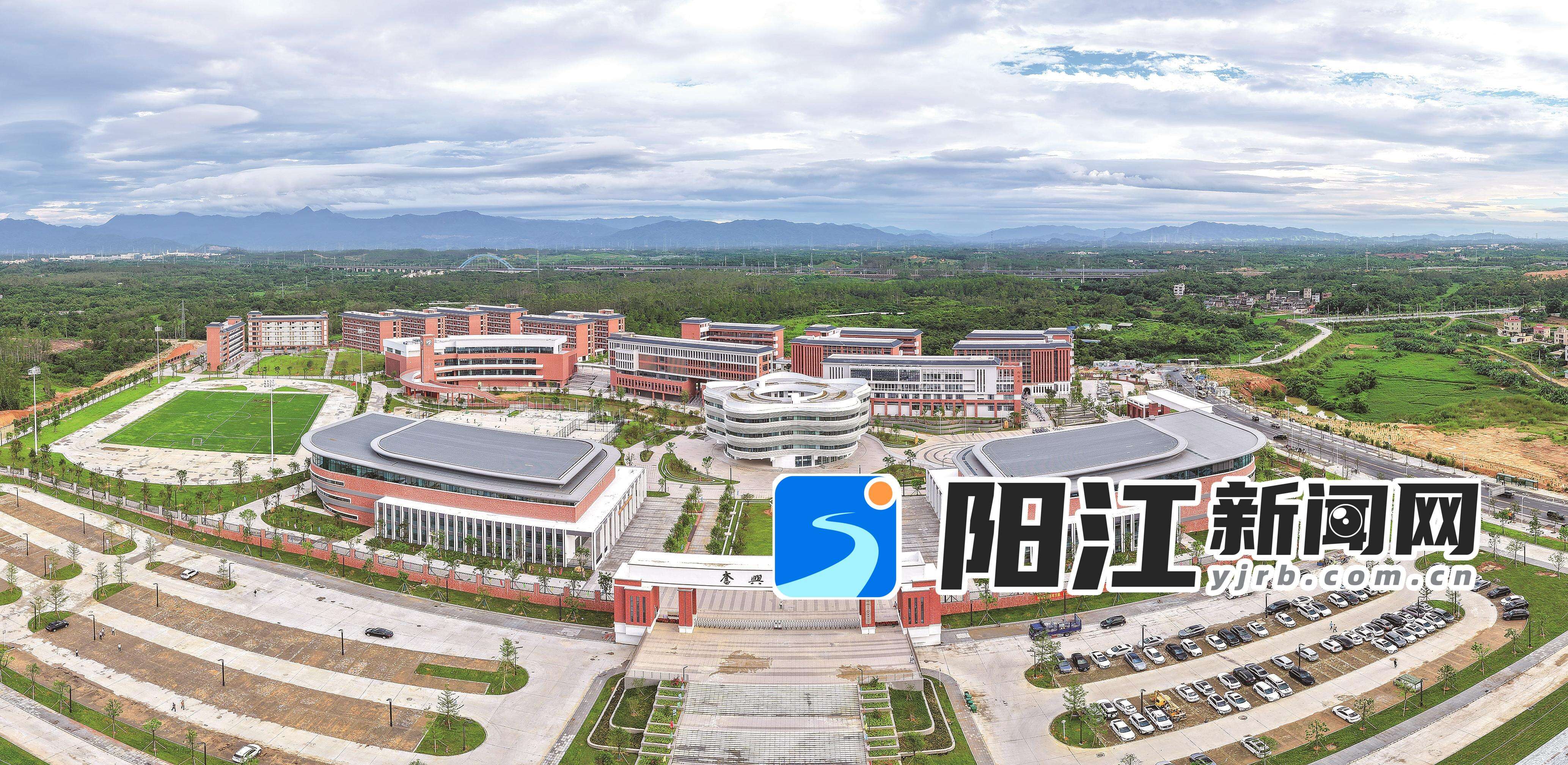广东二师附属奋兴中学全景。