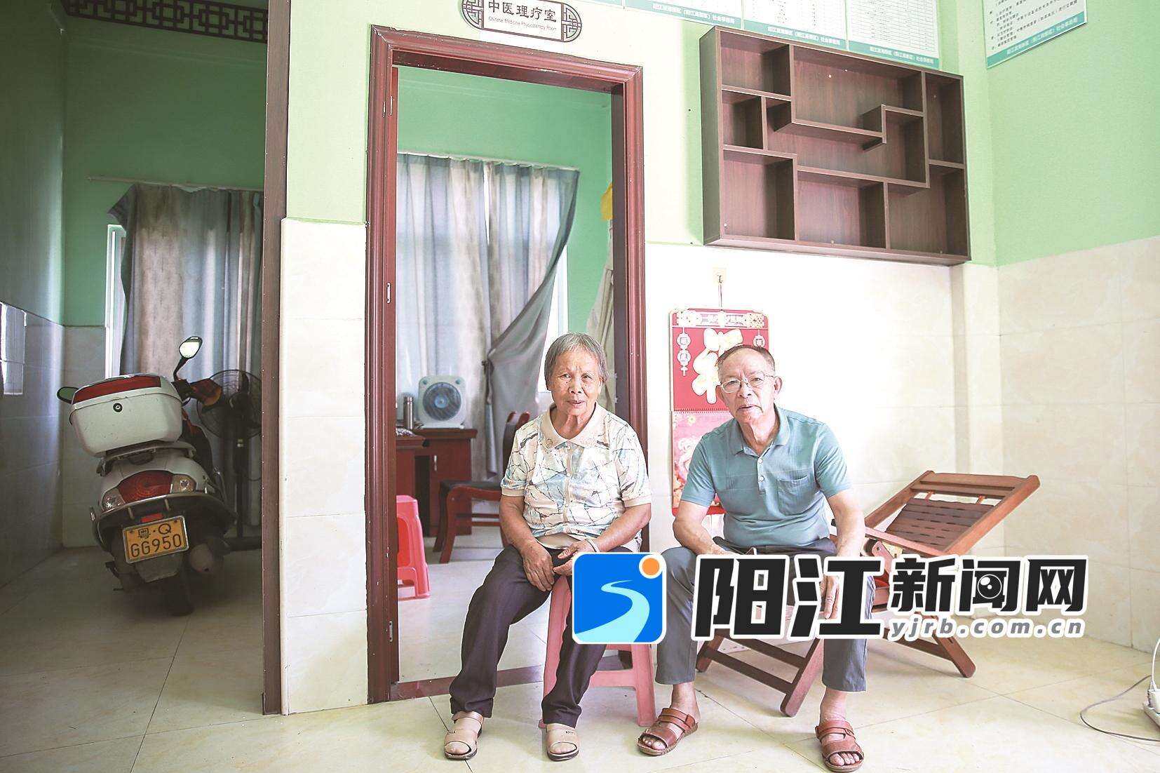 李韶、关梅夫妻俩近照。