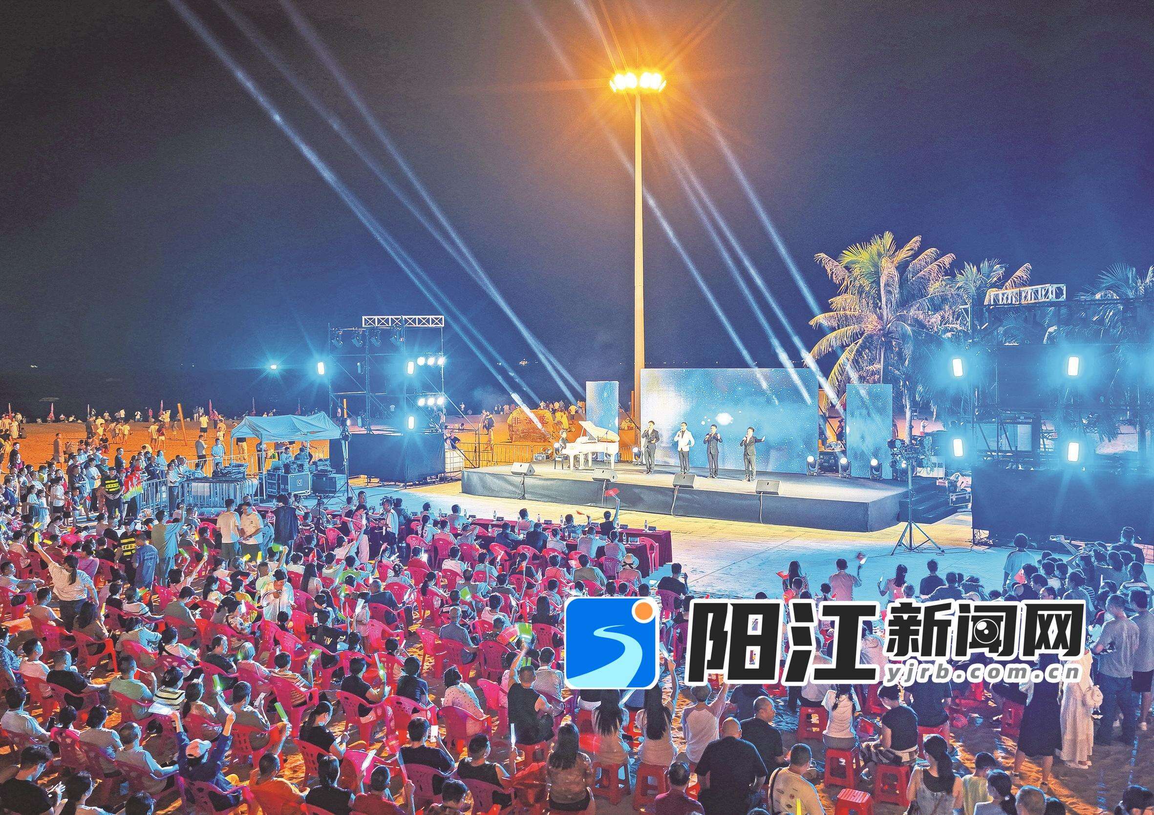 10月1日晚,“百姓舞台”文艺巡演歌曲在螺洲公园唱响。梁文栋 摄