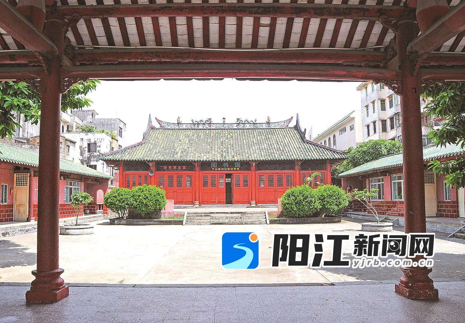 满载记忆的“图书馆”——阳江学宫大成殿。