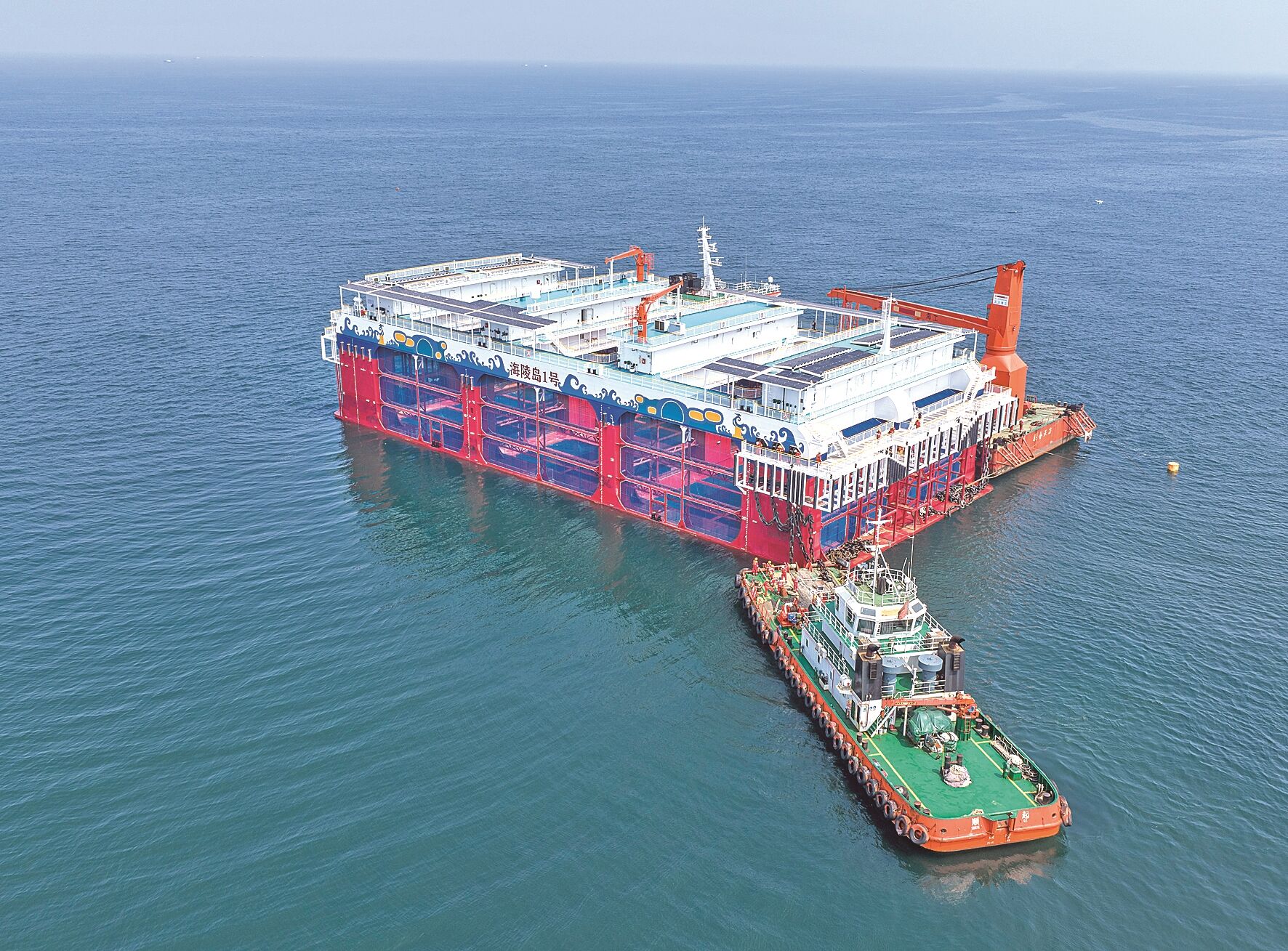 “海陵岛1号”在海陵岛海域“落户”。梁文栋 摄