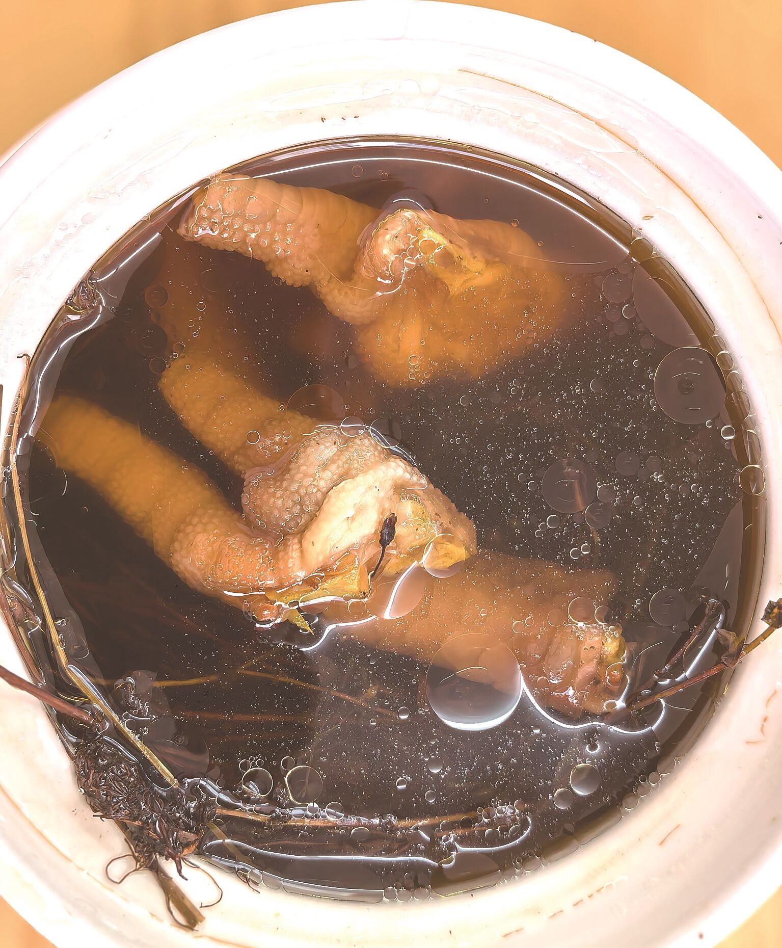 田基黄煲鸡脚