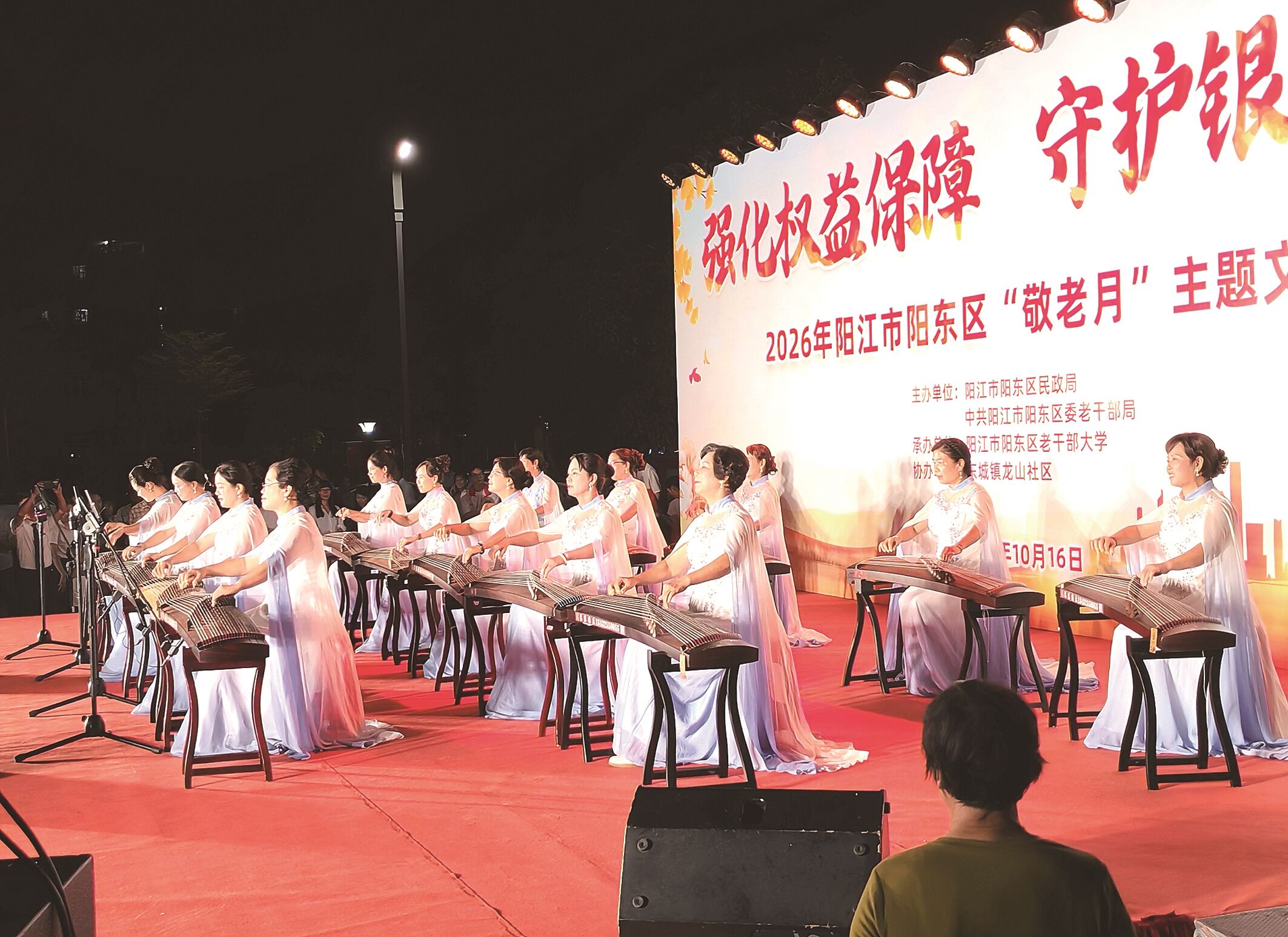 古筝表演《我的祖国·林海云飞》。谭文强 摄